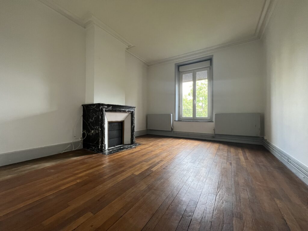 Appartement T4 proche cours leopold