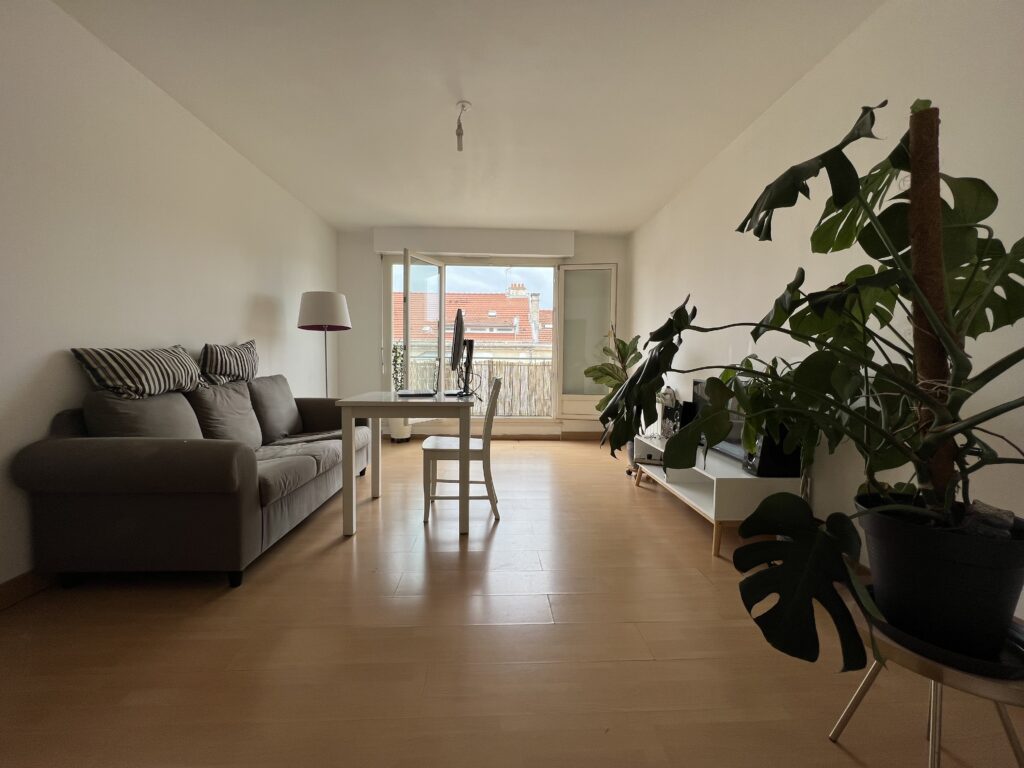 T2 avec balcon et chauffage collectif